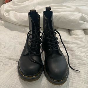Dr. Martens 1460 SMOOTH LEATHER LACE UP BOOTS